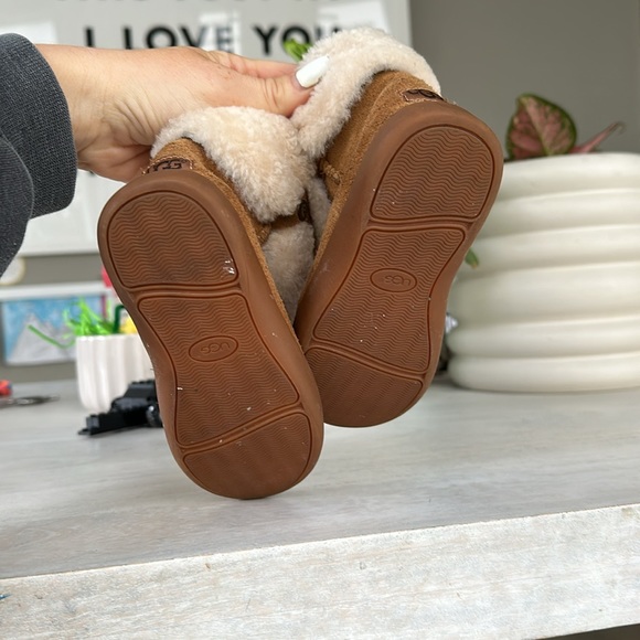 Toddler UGGS 🐻 - Picture 6 of 6